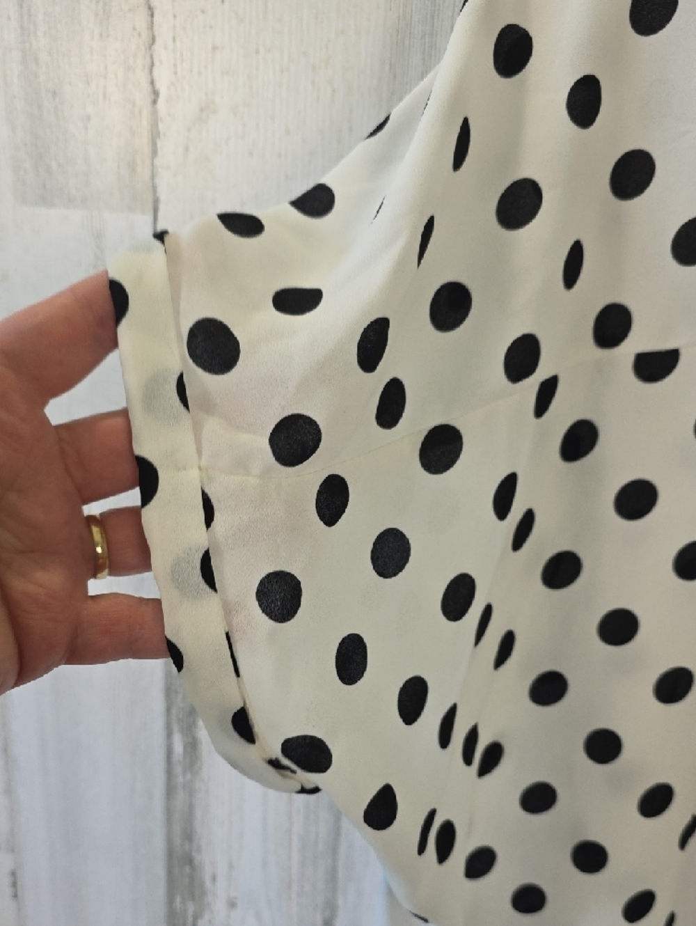 Maurices Creamy White Blouse Black Polka Dots Zipper Back Cuffed Sleeve Size XXL - Picture 3 of 7